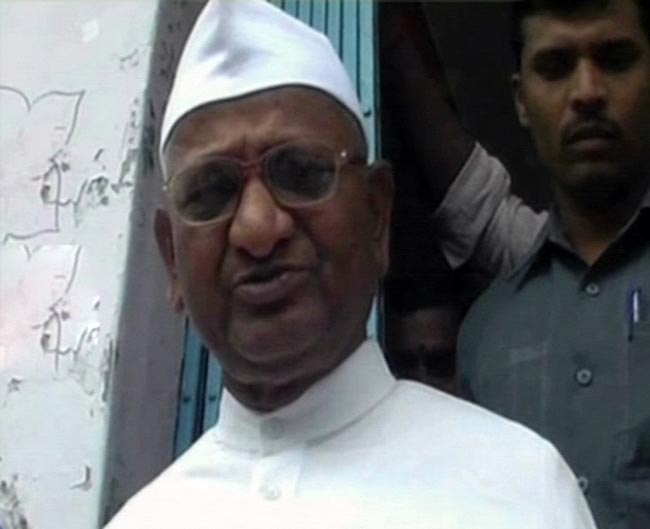 26 अगस्त 2012: तस्वीरों में दिनभर की अहम खबरें | पढ़ें