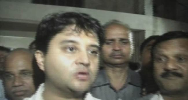 27 अगस्त 2012: तस्वीरों में दिनभर की अहम खबरें | पढ़ें