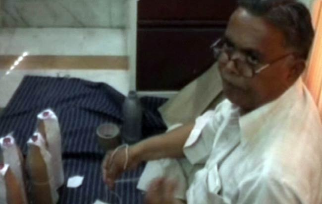 16 अगस्त 2012: तस्वीरों में दिनभर की अहम खबरें | पढ़ें