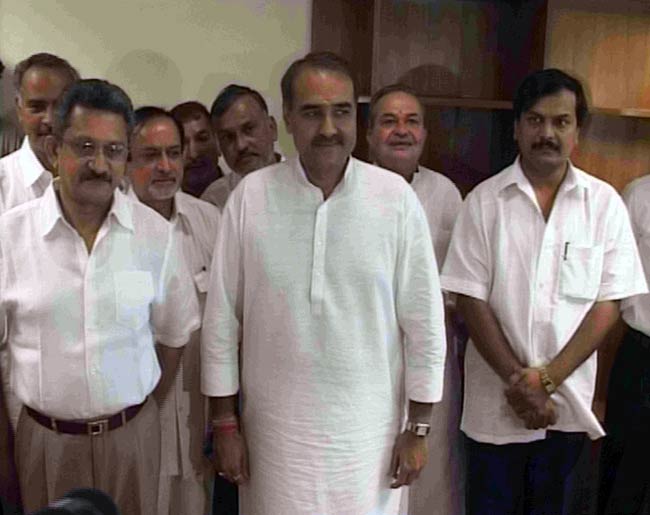 17 अगस्त 2012: तस्वीरों में दिनभर की अहम खबरें | पढ़ें