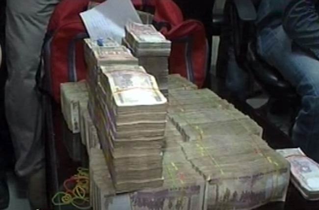 1 अगस्‍त 2012: तस्वीरों में दिनभर की अहम खबरें | पढ़ें