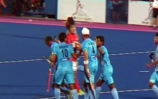 1 अगस्‍त 2012: तस्वीरों में दिनभर की अहम खबरें | पढ़ें