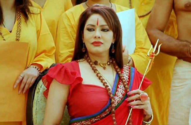 देखें 'ओह माय गॉड' का फर्स्टलुक | लाखों की बाइक पर अक्की