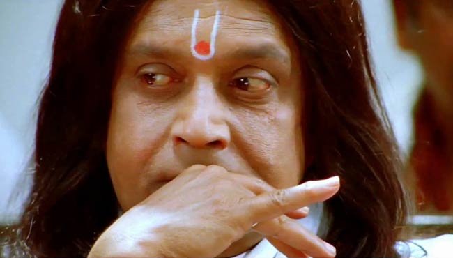 देखें 'ओह माय गॉड' का फर्स्टलुक | लाखों की बाइक पर अक्की