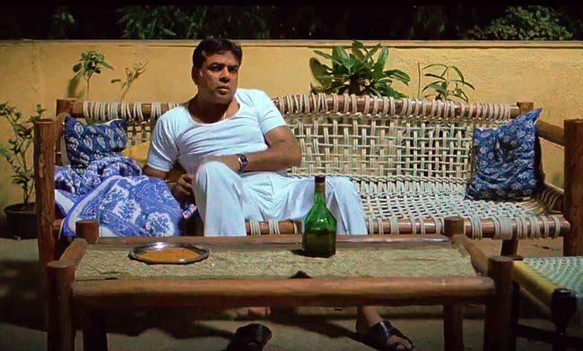 देखें 'ओह माय गॉड' का फर्स्टलुक | लाखों की बाइक पर अक्की