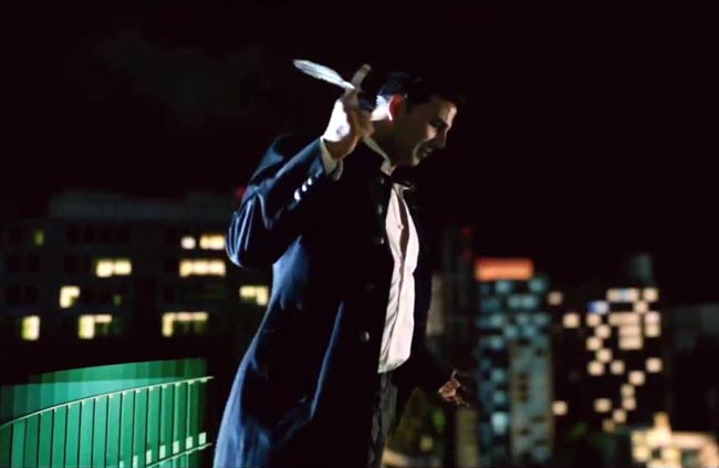 देखें 'ओह माय गॉड' का फर्स्टलुक | लाखों की बाइक पर अक्की