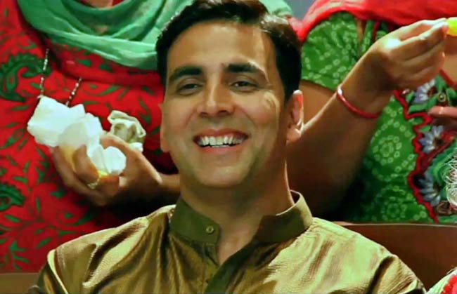 देखें 'ओह माय गॉड' का फर्स्टलुक | लाखों की बाइक पर अक्की