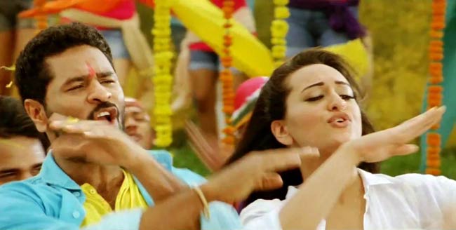 देखें 'ओह माय गॉड' का फर्स्टलुक | लाखों की बाइक पर अक्की