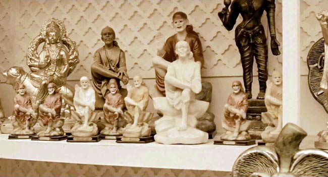 देखें 'ओह माय गॉड' का फर्स्टलुक | लाखों की बाइक पर अक्की