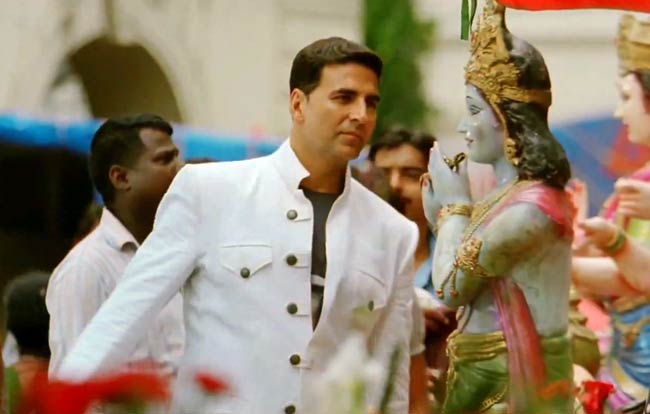 देखें 'ओह माय गॉड' का फर्स्टलुक | लाखों की बाइक पर अक्की