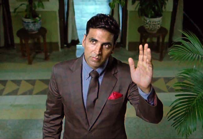 देखें 'ओह माय गॉड' का फर्स्टलुक | लाखों की बाइक पर अक्की