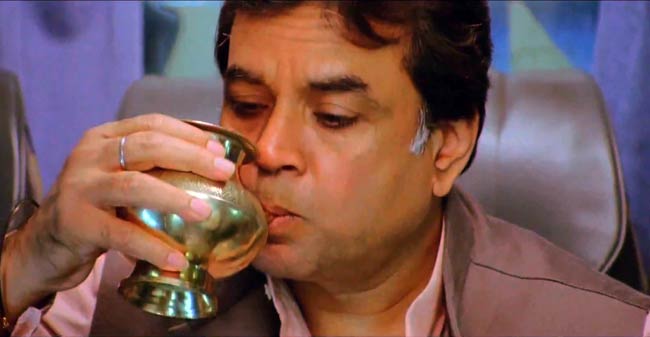 देखें 'ओह माय गॉड' का फर्स्टलुक | लाखों की बाइक पर अक्की