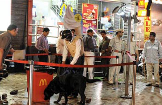 4 धमाकों से सहमा पुणे, अलर्ट जारी