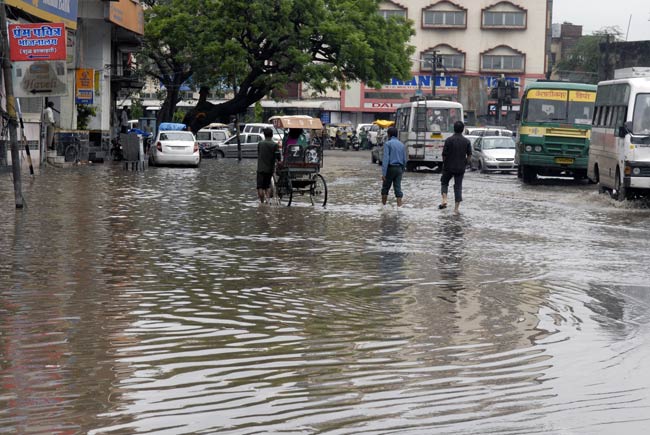 जयपुर में भारी बारिश, शहर हुआ पानी-पानी