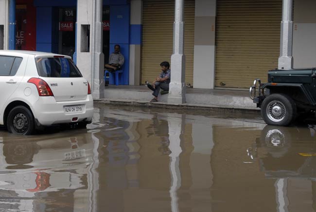 जयपुर में भारी बारिश, शहर हुआ पानी-पानी