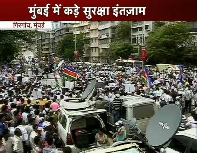 तस्वीरों में देखें मुंबई हिंसा के विरोध में MNS की रैली
