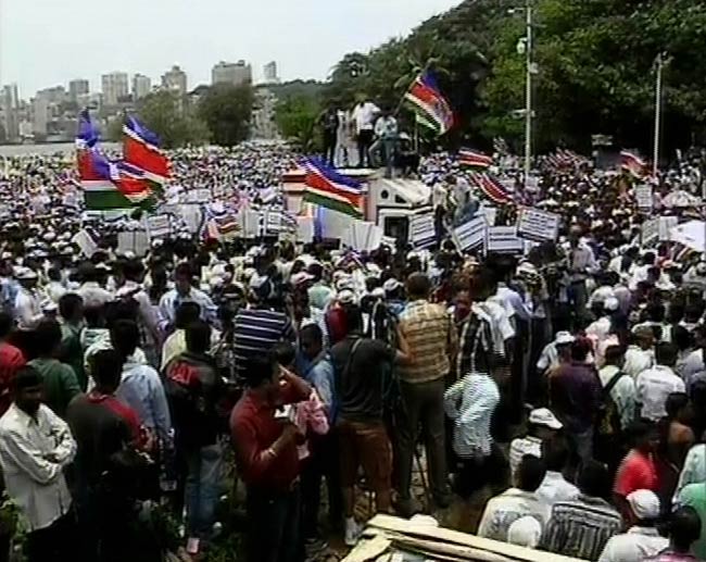 तस्वीरों में देखें मुंबई हिंसा के विरोध में MNS की रैली