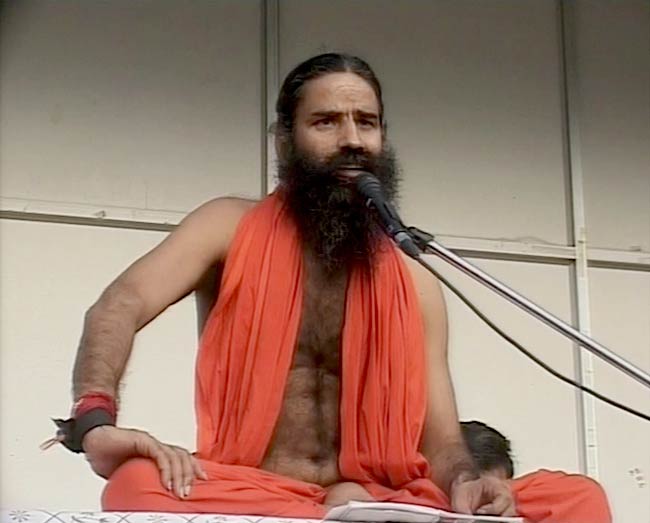 देखें कैसे टूटा रामदेव का अनशन | कैसे हुए गिरफ्तार