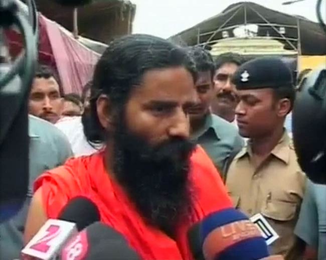 रामदेव का संसद कूच का आह्वान | अरबपति योगी