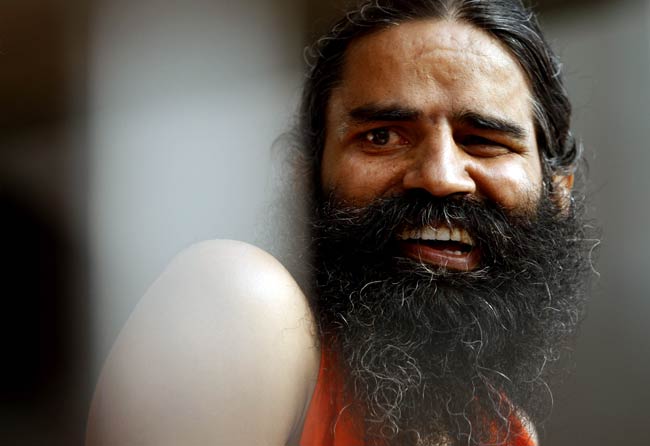 देखें कैसे टूटा रामदेव का अनशन | कैसे हुए गिरफ्तार