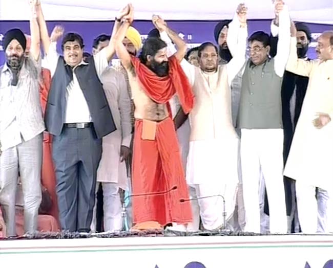 रामदेव का संसद कूच का आह्वान | अरबपति योगी