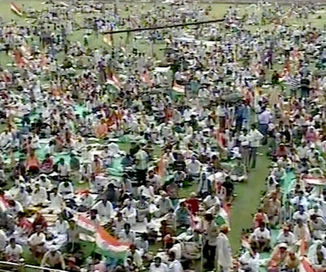 देखें कैसे टूटा रामदेव का अनशन | कैसे हुए गिरफ्तार