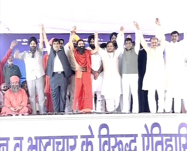 रामदेव का संसद कूच का आह्वान | अरबपति योगी