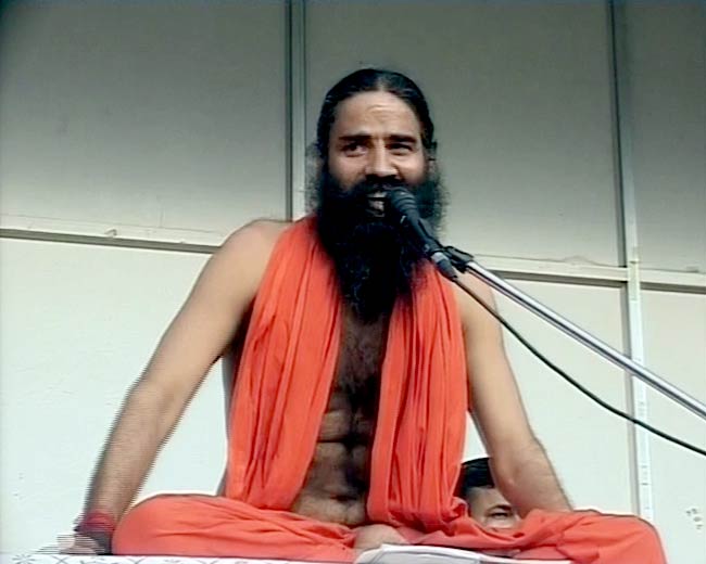 देखें कैसे टूटा रामदेव का अनशन | कैसे हुए गिरफ्तार