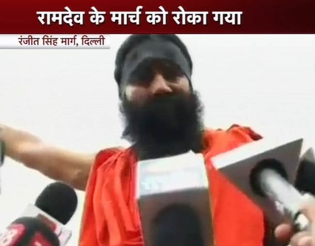 तस्‍वीरों में देखें कैसे गिरफ्तार हुए बाबा रामदेव | फोटो