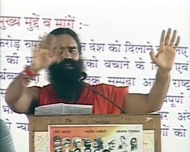 रामदेव के आंदोलन पर टिकी जनता की आस | पहले दिन का अपडेट