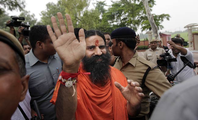 रामदेव के आंदोलन पर टिकी जनता की आस | पहले दिन का अपडेट