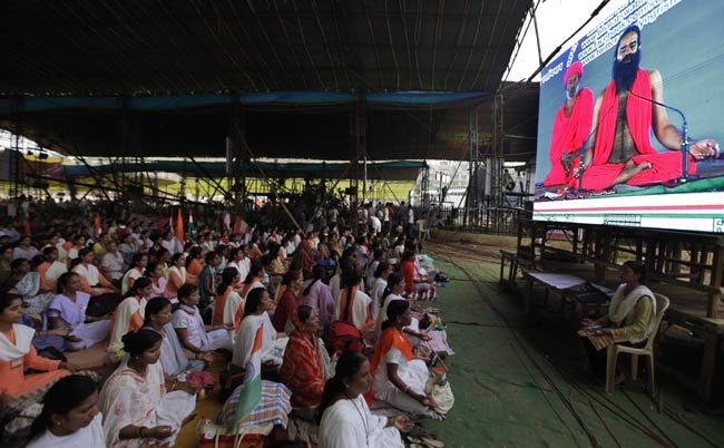 बाबा रामदेव ने दी PM को नसीहत | आंदोलन का पहला दिन