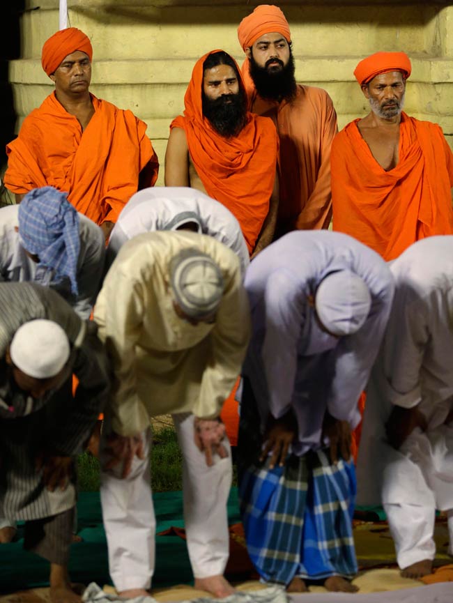 बाबा रामदेव ने दी PM को नसीहत | आंदोलन का पहला दिन