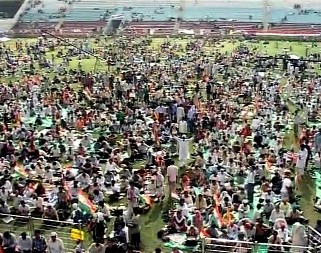 देखें कैसे टूटा रामदेव का अनशन | कैसे हुए गिरफ्तार