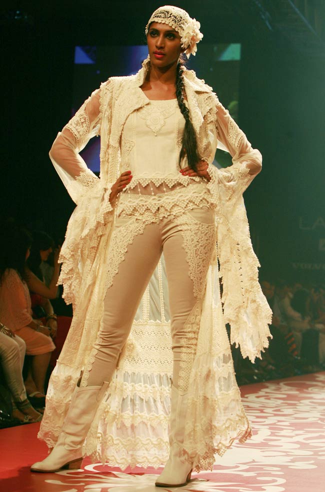 Lakme Fashion Week: पहले दिन की झलकियां | सेक्‍सी मेगन