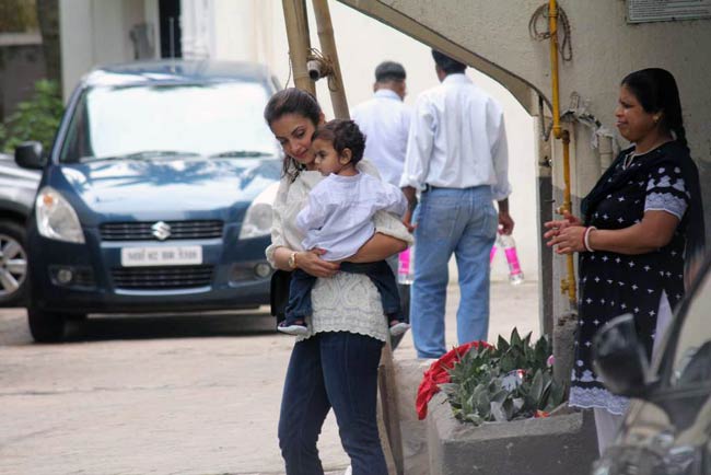 सलमान ने परिवार के साथ मनाया ईद