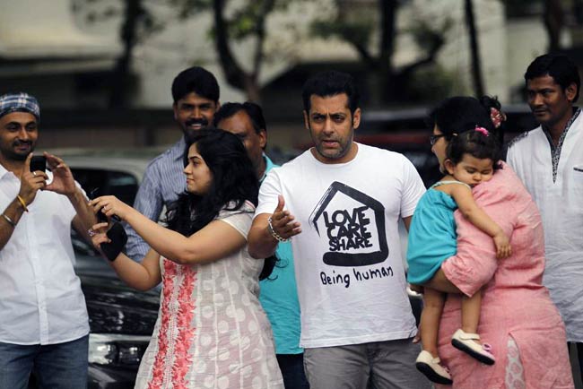 सलमान ने परिवार के साथ मनाया ईद