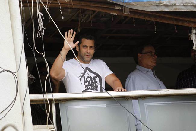 सलमान ने परिवार के साथ मनाया ईद