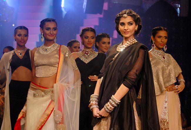 इंडिया इंटरनेशनल ज्‍वेलरी वीक में सितारों का जलवा