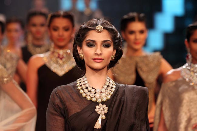 इंडिया इंटरनेशनल ज्‍वेलरी वीक में सितारों का जलवा