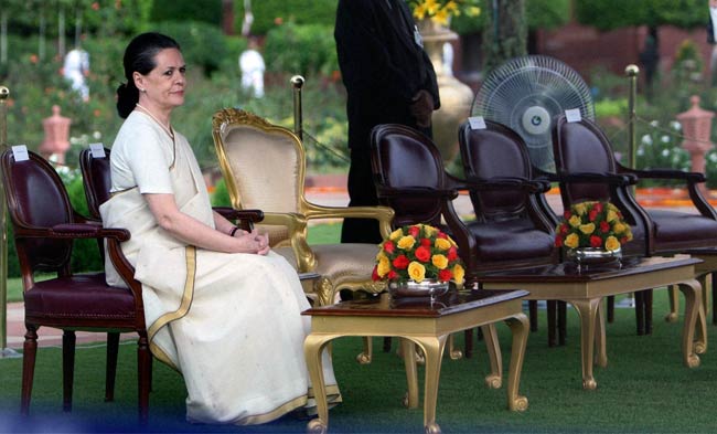 19 अगस्त 2012: तस्वीरों में दिनभर की बड़ी खबरें | पढ़ें