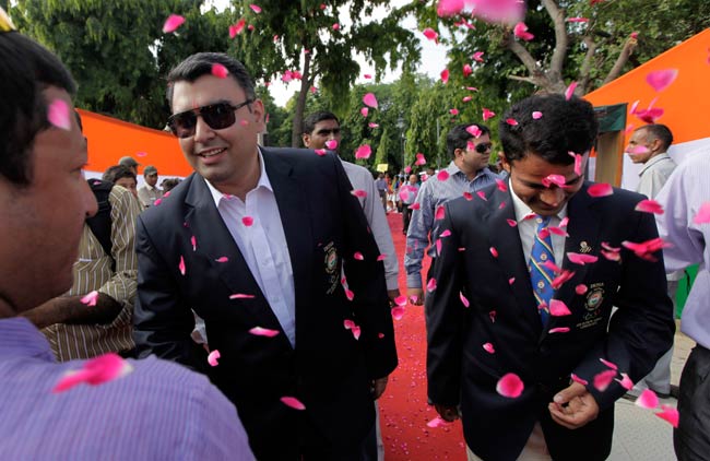 16 अगस्त 2012: तस्वीरों में दिनभर की अहम खबरें | पढ़ें