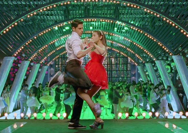 'स्टूडेंट ऑफ द ईयर' का फर्स्ट लुक | बॉलीवुड की हसीन परियां