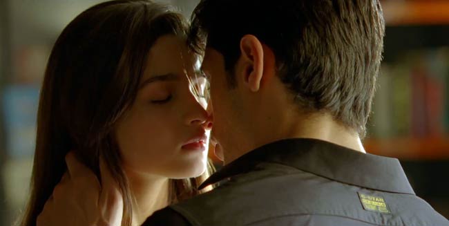 'स्टूडेंट ऑफ द ईयर' का फर्स्ट लुक | बॉलीवुड की हसीन परियां