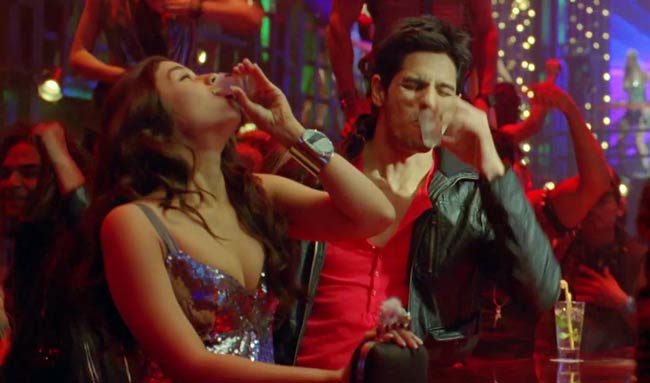 'स्टूडेंट ऑफ द ईयर' का फर्स्ट लुक | बॉलीवुड की हसीन परियां