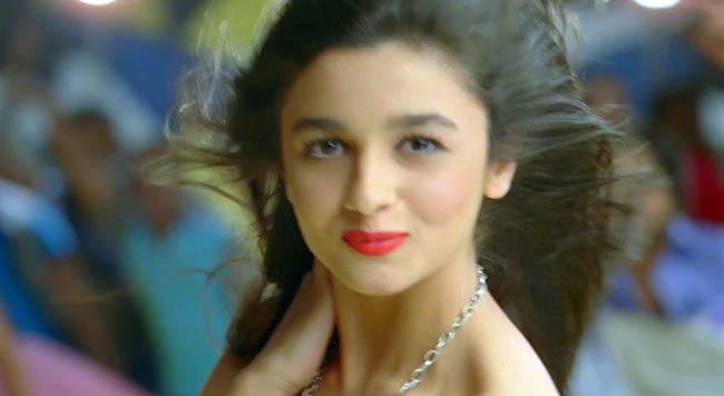 'स्टूडेंट ऑफ द ईयर' का फर्स्ट लुक | बॉलीवुड की हसीन परियां