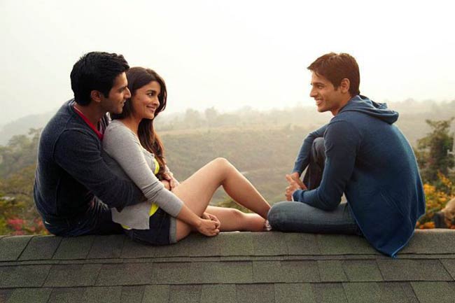 'स्टूडेंट ऑफ द ईयर' का फर्स्ट लुक | बॉलीवुड की हसीन परियां