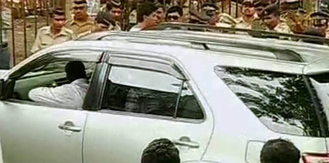 तस्वीरों में देखें मुंबई हिंसा के विरोध में MNS की रैली