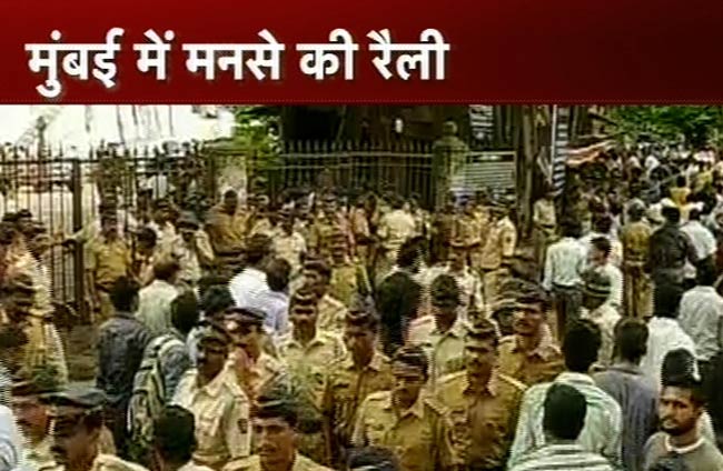 तस्वीरों में देखें मुंबई हिंसा के विरोध में MNS की रैली