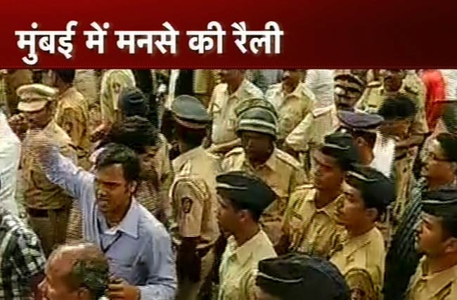 तस्वीरों में देखें मुंबई हिंसा के विरोध में MNS की रैली